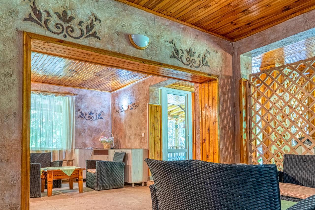 Hotel Kesta Za Gosti - Krushun à Krushuna Extérieur photo